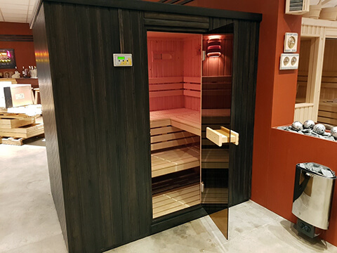 Luxe sauna met kachel en interieur Luxe sauna met kachel en interieur